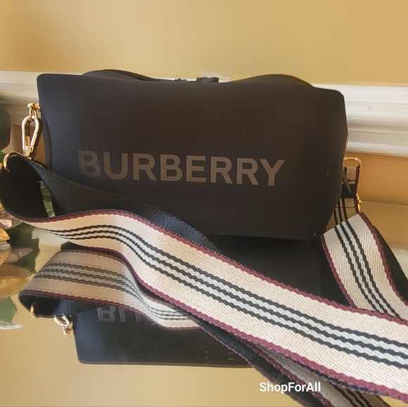 Burberry pouch converted into shoulder bag or cross body - Picture 3 of 16